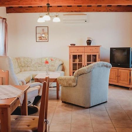 Krasny Srub Na Jihu Brna Villa Zelesice Exteriör bild