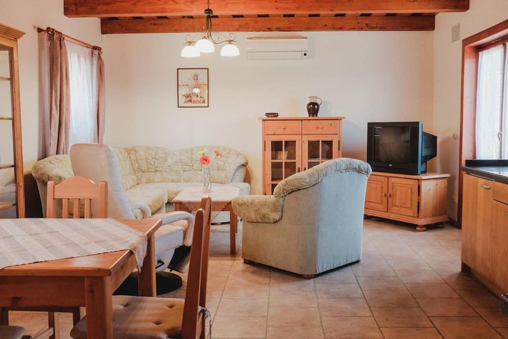 Krasny Srub Na Jihu Brna Villa Zelesice Exteriör bild