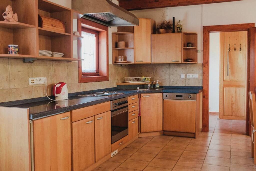 Krasny Srub Na Jihu Brna Villa Zelesice Exteriör bild